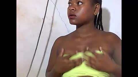 Snapshot of falielyse chatting on 09/25/25, 04:49 falielyse online show from 09/25/25, 04:49