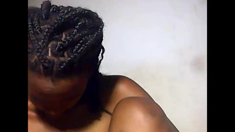 Snapshot of falielyse chatting on 09/29/25, 05:07 falielyse online show from 09/29/25, 05:07