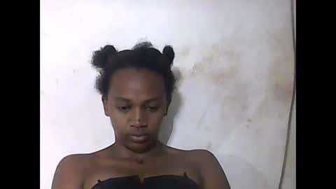 Snapshot of falielyse chatting on 10/23/25, 08:51 falielyse online show from 10/23/25, 08:51