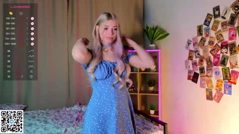 Emilia online show from 02/10/25, 04:08