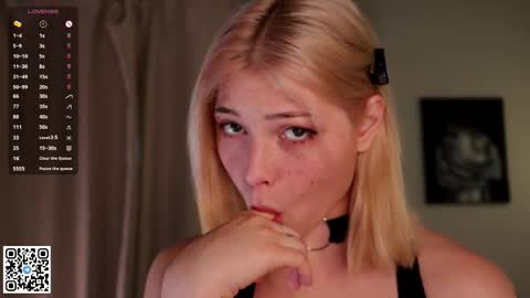 Emilia online show from 09/15/25, 04:23