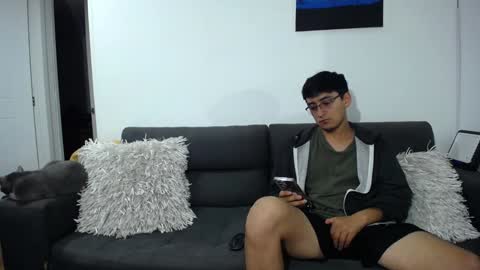 Snapshot of fallgays chatting on 01/19/25, 12:17 FallGays online show from 01/19/25, 12:17