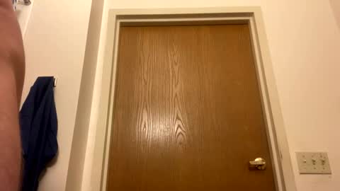 Snapshot of fallsguyny chatting on 11/01/25, 01:07 fallsguyny online show from 11/01/25, 01:07