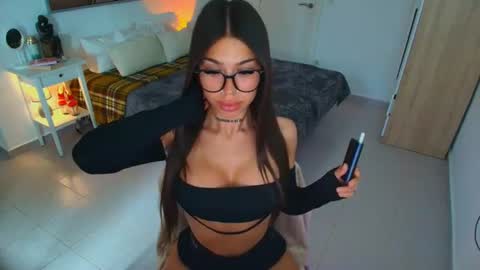Jennifer online show from 06/09/26, 12:39