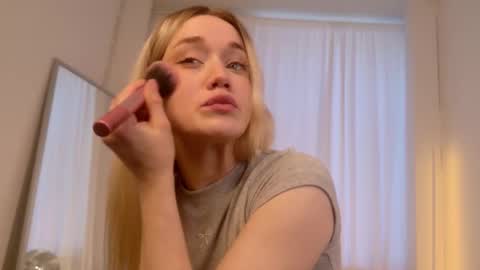 fancyamelia online show from 09/28/25, 02:33