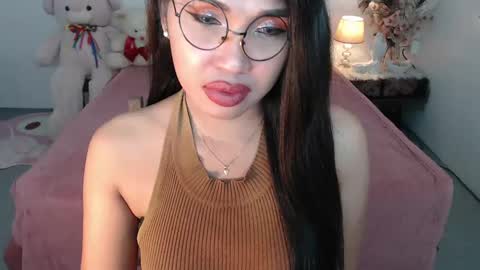 Layla online show from 12/08/24, 01:25