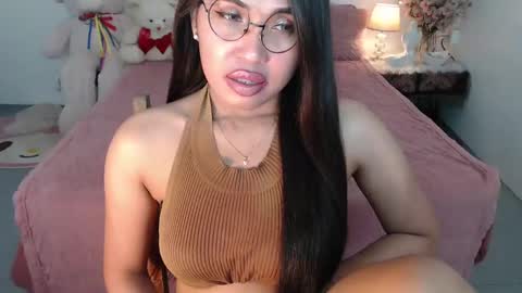 Layla online show from 02/06/25, 06:13