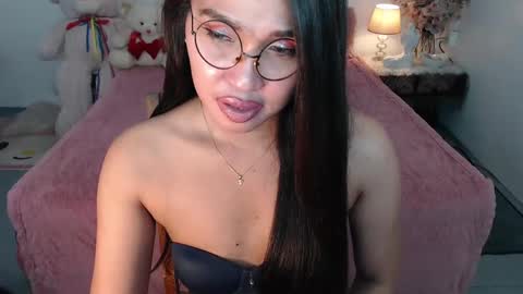 Layla online show from 02/17/25, 06:53
