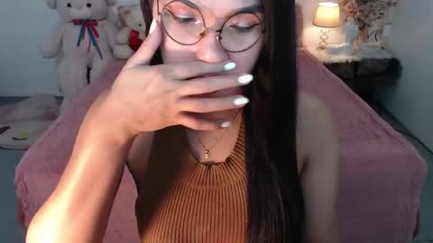 Layla online show from 12/05/25, 06:37