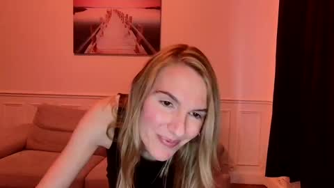 Snapshot of fanny_posy chatting on 12/03/24, 03:22 Fanny online show from 12/03/24, 03:22