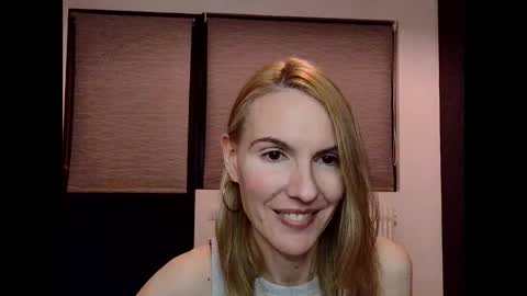 Snapshot of fanny_posy chatting on 01/07/25, 07:06 Fanny online show from 01/07/25, 07:06