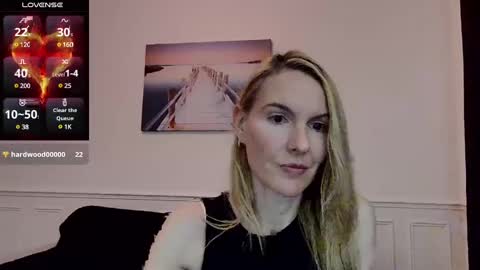 Snapshot of fanny_posy chatting on 02/17/25, 10:58 Fanny online show from 02/17/25, 10:58