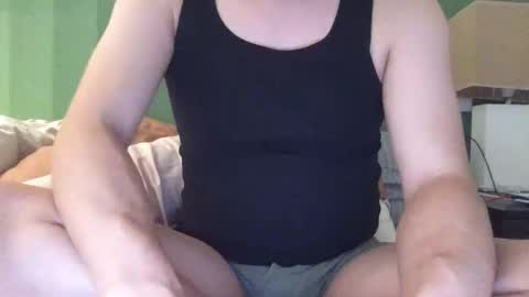 Snapshot of fantasticbake1 chatting on 10/05/25, 02:32 fantasticbake1 online show from 10/05/25, 02:32