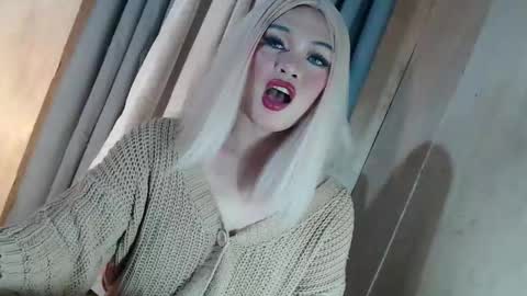 DANIELLA - DONT FORGET TO GIVE ME A THUMBSU UP online show from 05/14/26, 11:11