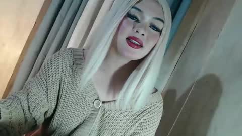 DANIELLA - DONT FORGET TO GIVE ME A THUMBSU UP online show from 05/17/26, 10:28