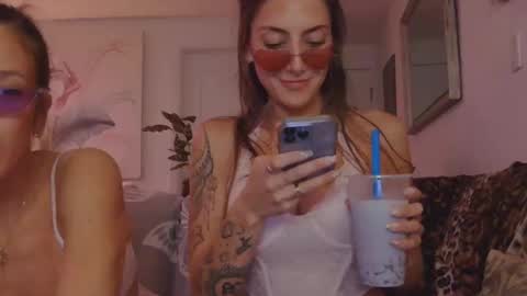 Snapshot of fantasy4uxxx chatting on 10/15/25, 06:35 fantasy4uxxx online show from 10/15/25, 06:35