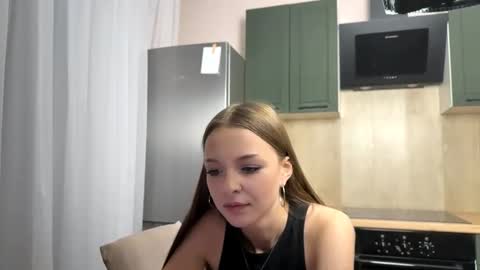 Snapshot of farahmantifel chatting on 10/08/25, 04:48 Anna Scovich online show from 10/08/25, 04:48