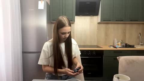 Snapshot of farahmantifel chatting on 10/09/25, 12:58 Anna Scovich online show from 10/09/25, 12:58