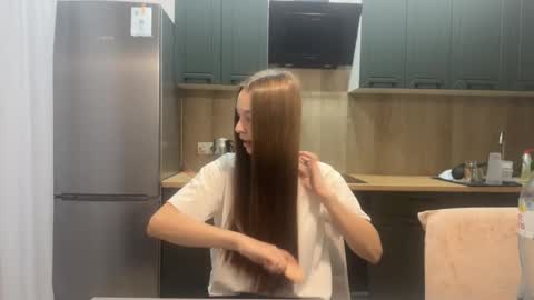 Snapshot of farahmantifel chatting on 10/12/25, 11:31 Anna Scovich online show from 10/12/25, 11:31