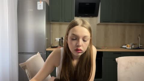 Snapshot of farahmantifel chatting on 10/14/25, 12:50 Anna Scovich online show from 10/14/25, 12:50