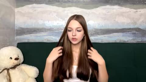 Snapshot of farahmantifel chatting on 10/27/25, 02:21 Anna Scovich online show from 10/27/25, 02:21