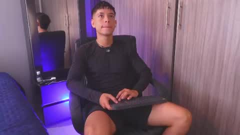 Snapshot of farid_jake_ chatting on 06/10/26, 04:06 farid_jake_ online show from 06/10/26, 04:06