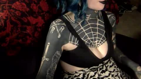 Snapshot of farrahfindom chatting on 05/13/26, 04:21 Farrah online show from 05/13/26, 04:21