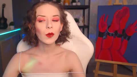 Fascinating   Eyes online show from 11/16/25, 06:02