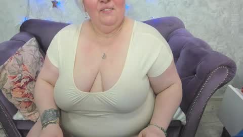 Snapshot of fashiona chatting on 12/28/24, 11:37 fashiona online show from 12/28/24, 11:37