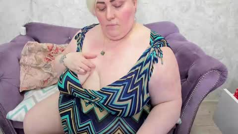 Snapshot of fashiona chatting on 01/16/25, 01:37 fashiona online show from 01/16/25, 01:37