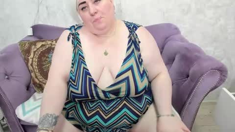 Snapshot of fashiona chatting on 03/01/25, 12:01 fashiona online show from 03/01/25, 12:01