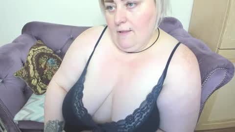 fashiona online show from 10/11/25, 01:42