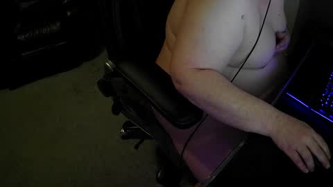 Snapshot of fat_and_lonely chatting on 09/18/25, 02:35 fat_and_lonely online show from 09/18/25, 02:35