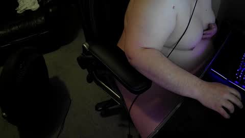 Snapshot of fat_and_lonely chatting on 09/19/25, 02:24 fat_and_lonely online show from 09/19/25, 02:24