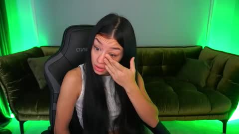 Snapshot of fatalenellie chatting on 10/29/25, 09:49 Nellie online show from 10/29/25, 09:49