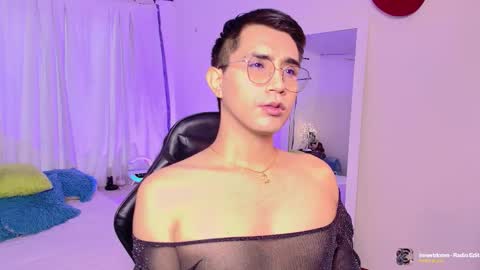 Snapshot of fatass_420 chatting on 11/12/25, 06:52 Johan online show from 11/12/25, 06:52