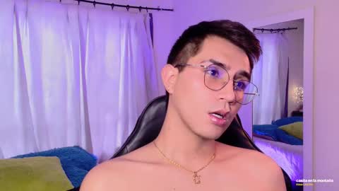 Snapshot of fatass_420 chatting on 11/15/25, 07:43 Johan online show from 11/15/25, 07:43