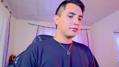 Snapshot of fatass_420 chatting on 12/14/25, 07:29 Johan online show from 12/14/25, 07:29