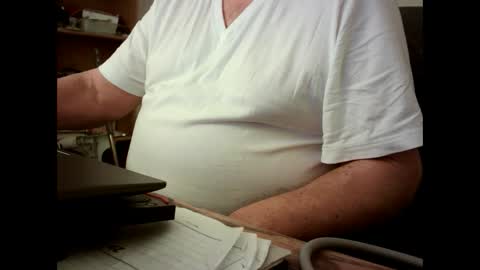 Snapshot of fatbellyitalian chatting on 09/15/25, 10:04 fatbellyitalian online show from 09/15/25, 10:04