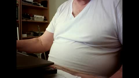 Snapshot of fatbellyitalian chatting on 09/23/25, 11:46 fatbellyitalian online show from 09/23/25, 11:46