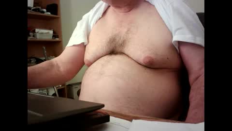 Snapshot of fatbellyitalian chatting on 09/28/25, 12:32 fatbellyitalian online show from 09/28/25, 12:32