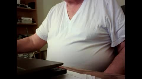 Snapshot of fatbellyitalian chatting on 09/29/25, 09:47 fatbellyitalian online show from 09/29/25, 09:47