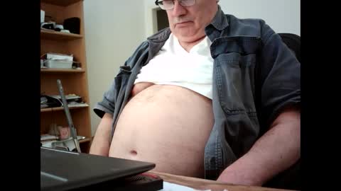 Snapshot of fatbellyitalian chatting on 10/03/25, 03:42 fatbellyitalian online show from 10/03/25, 03:42