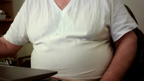 Snapshot of fatbellyitalian chatting on 10/19/25, 12:06 fatbellyitalian online show from 10/19/25, 12:06