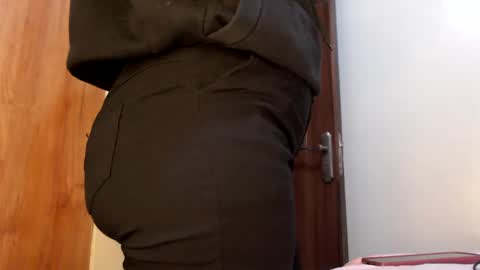 Snapshot of fatpussy_ebony chatting on 01/15/25, 02:02 lexie online show from 01/15/25, 02:02
