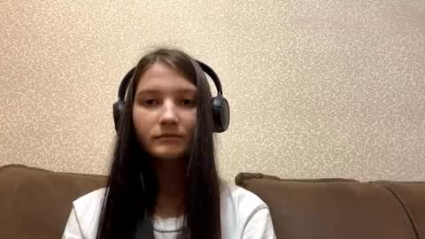 Aurora 18yo online show from 10/20/25, 09:32