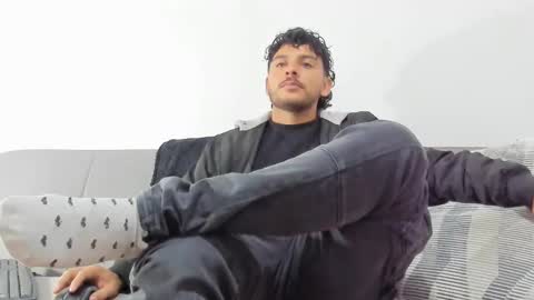 Snapshot of favid95 chatting on 12/17/24, 12:01 favid95 online show from 12/17/24, 12:01