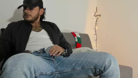 Snapshot of favid95 chatting on 01/13/25, 12:30 favid95 online show from 01/13/25, 12:30