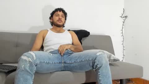 Snapshot of favid95 chatting on 01/23/25, 10:01 favid95 online show from 01/23/25, 10:01