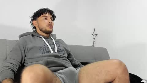 Snapshot of favid95 chatting on 02/01/25, 11:48 favid95 online show from 02/01/25, 11:48